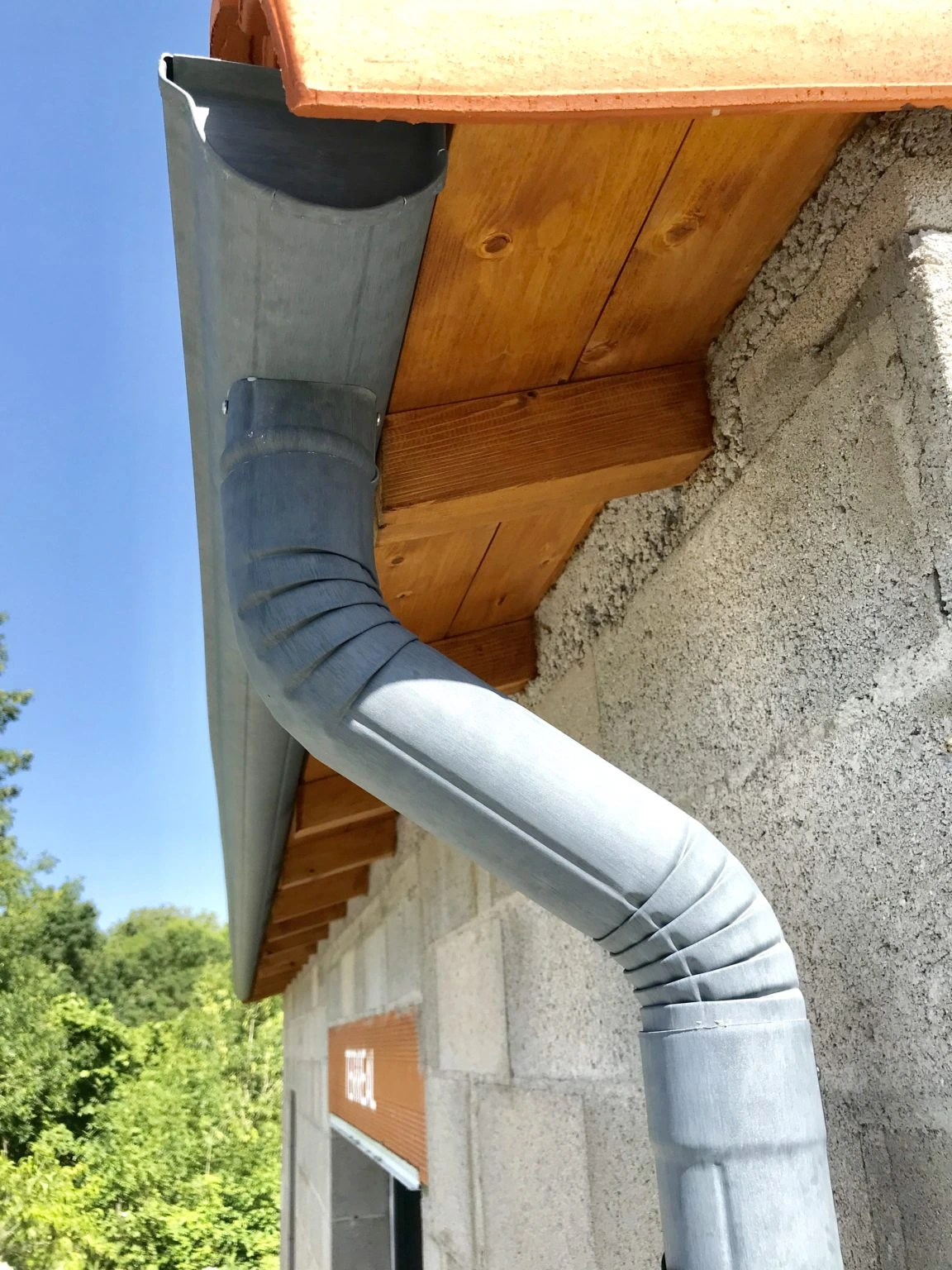 remplacement gouttières aluminium brun